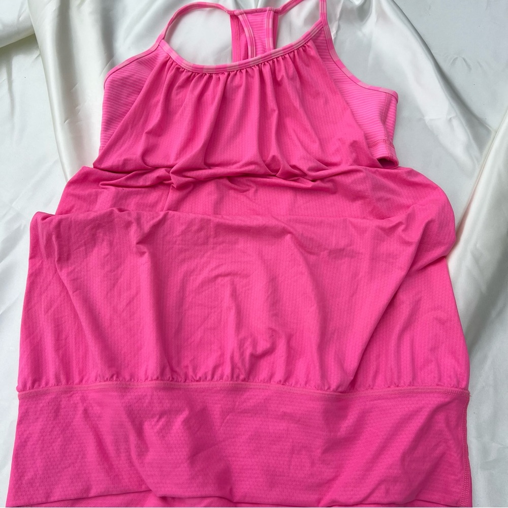 Lululemon athletica pink working out top size 8